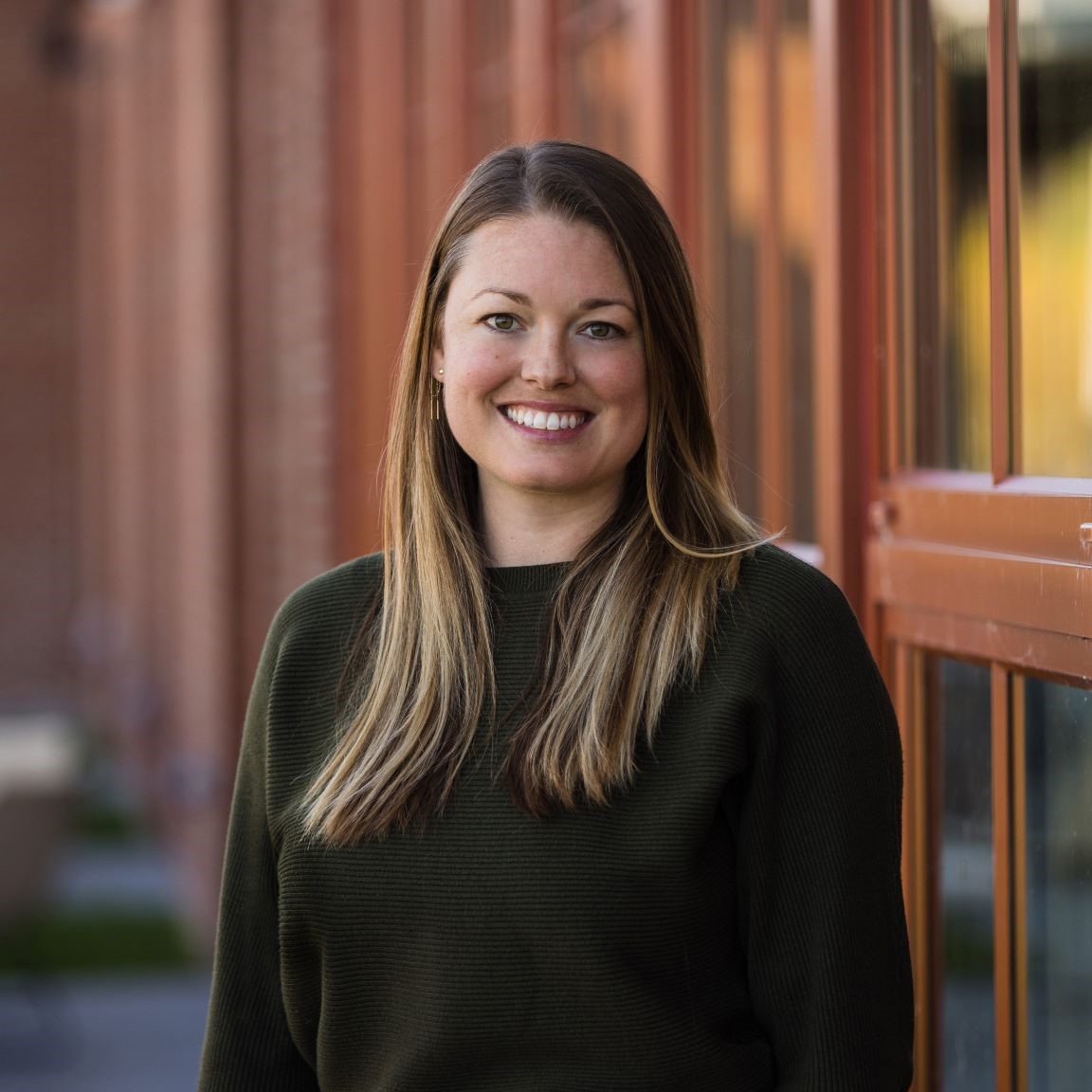 LH_ Preferred Headshot 1 SQUARE SMALL